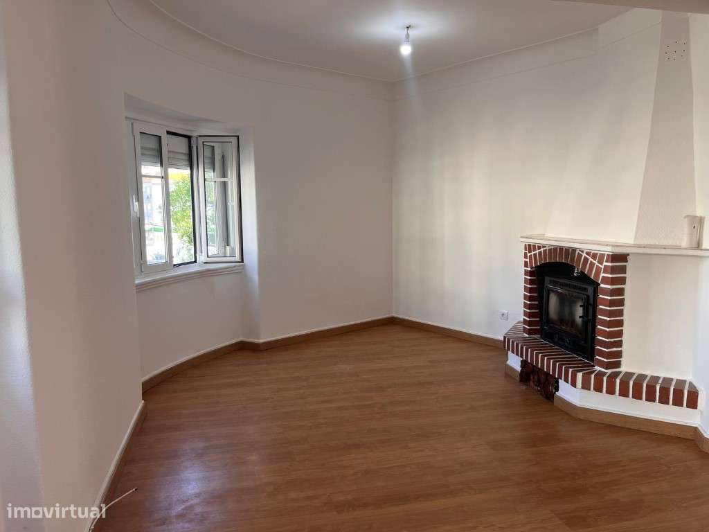 Apartamento T4, nas Mercês, Rio de Mouro-7