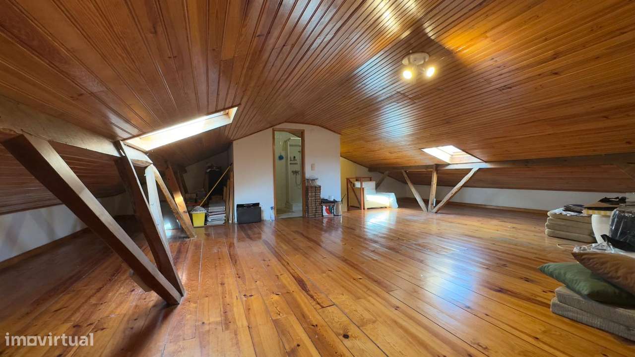 Moradia T6 - 220m2 - 3 pisos - 2 garagens - Barro - Pinheiro de Loures-41