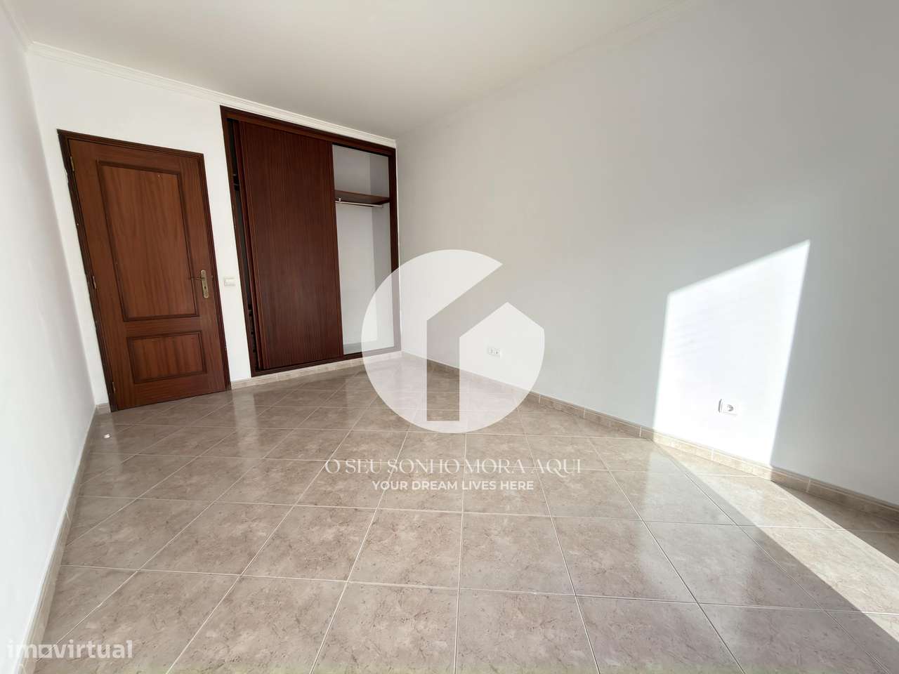 Apartamento T2 com Garagem Box - Olhão-12