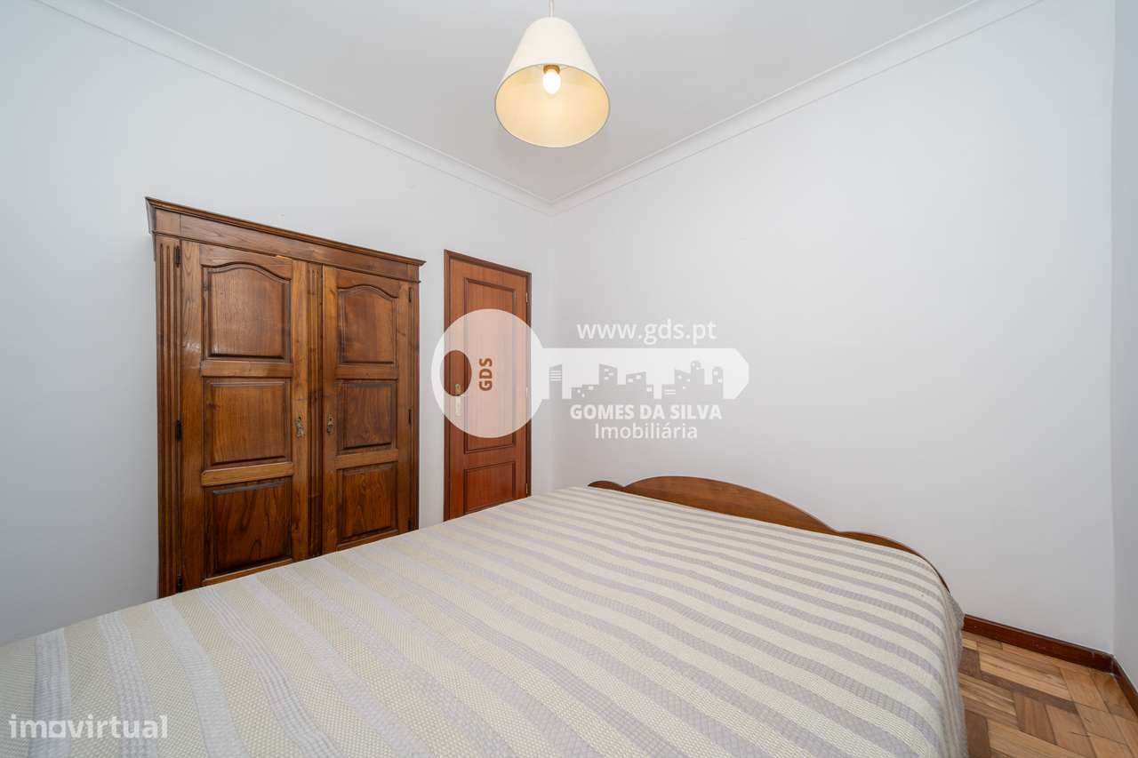 Moradia T3 com estabelecimento comercial em Dume, Braga-18