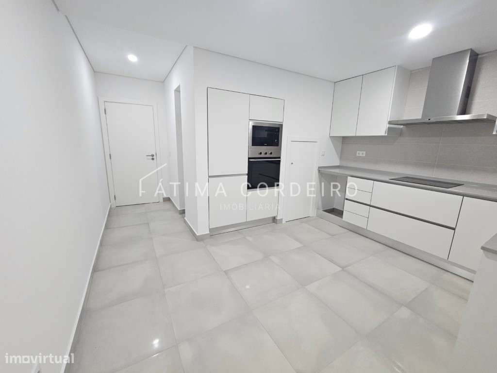Excelente Moradia T3 em construção, Fernão Ferro.-10
