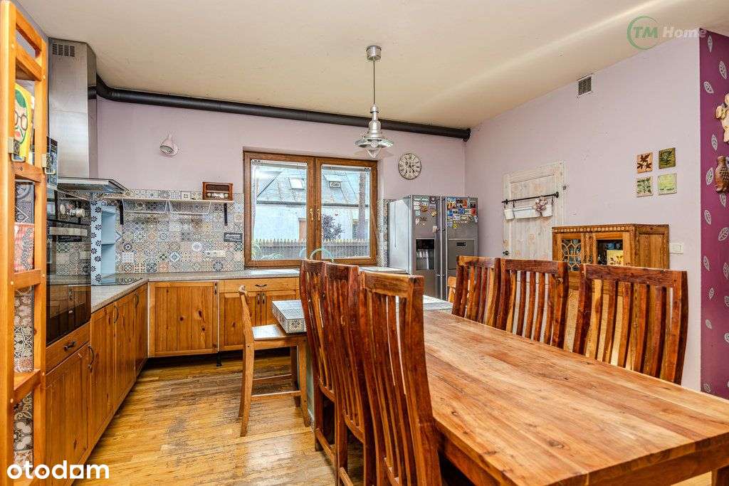 Józefów, dom wolnostojący otoczony sosnami.-7