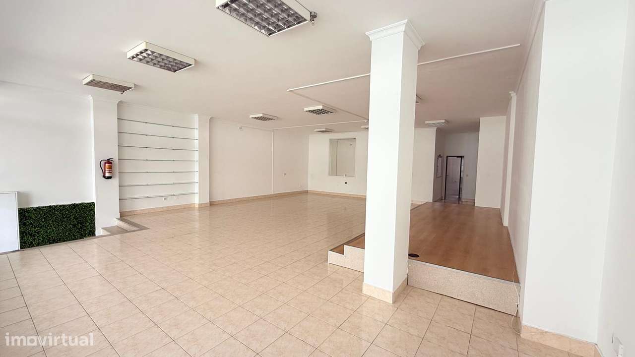 Loja com 135m2 em Ermesinde-1