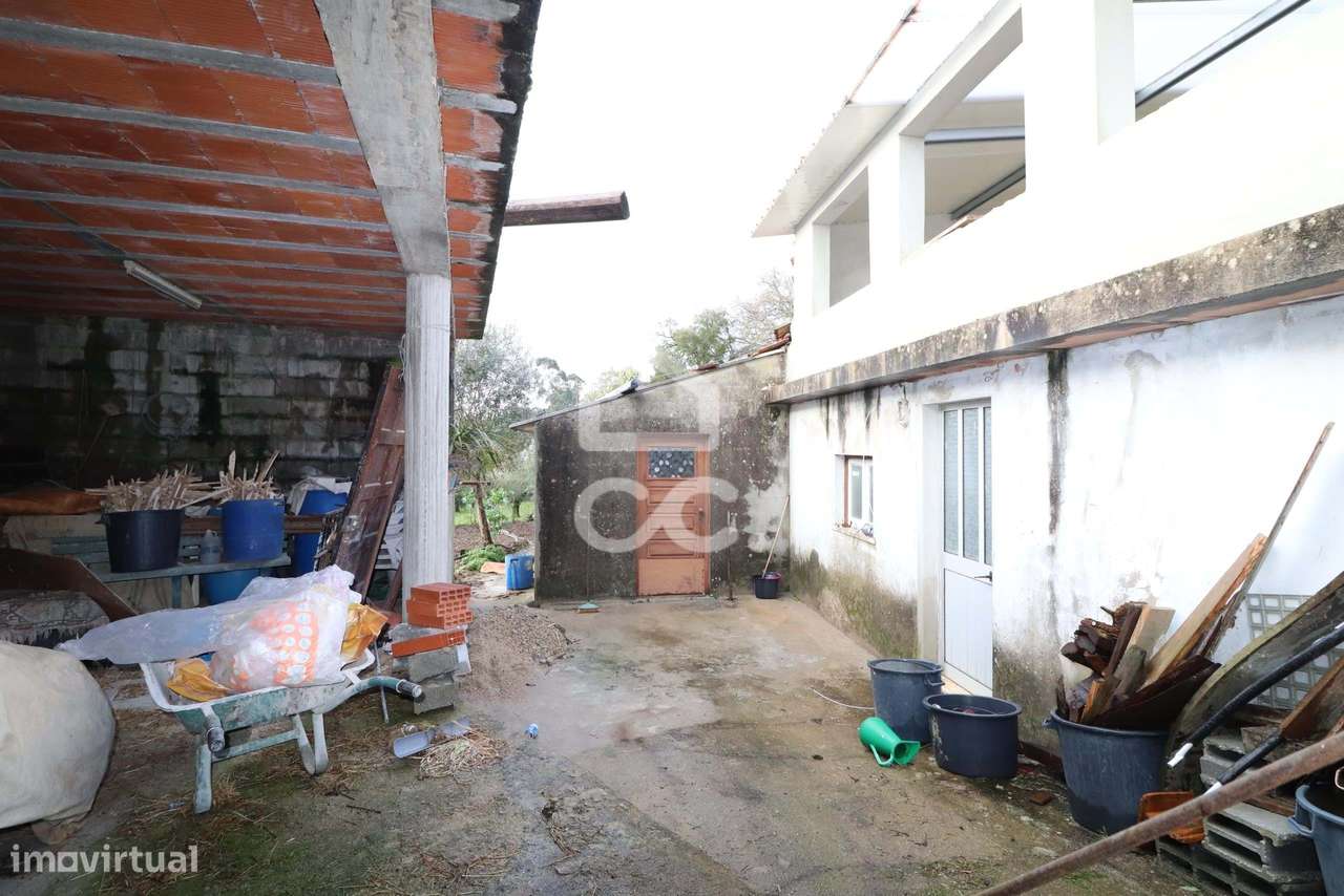 Moradia com entradas independentes, logradouro e quintal junto ao cent - Grande imagem: 4/18