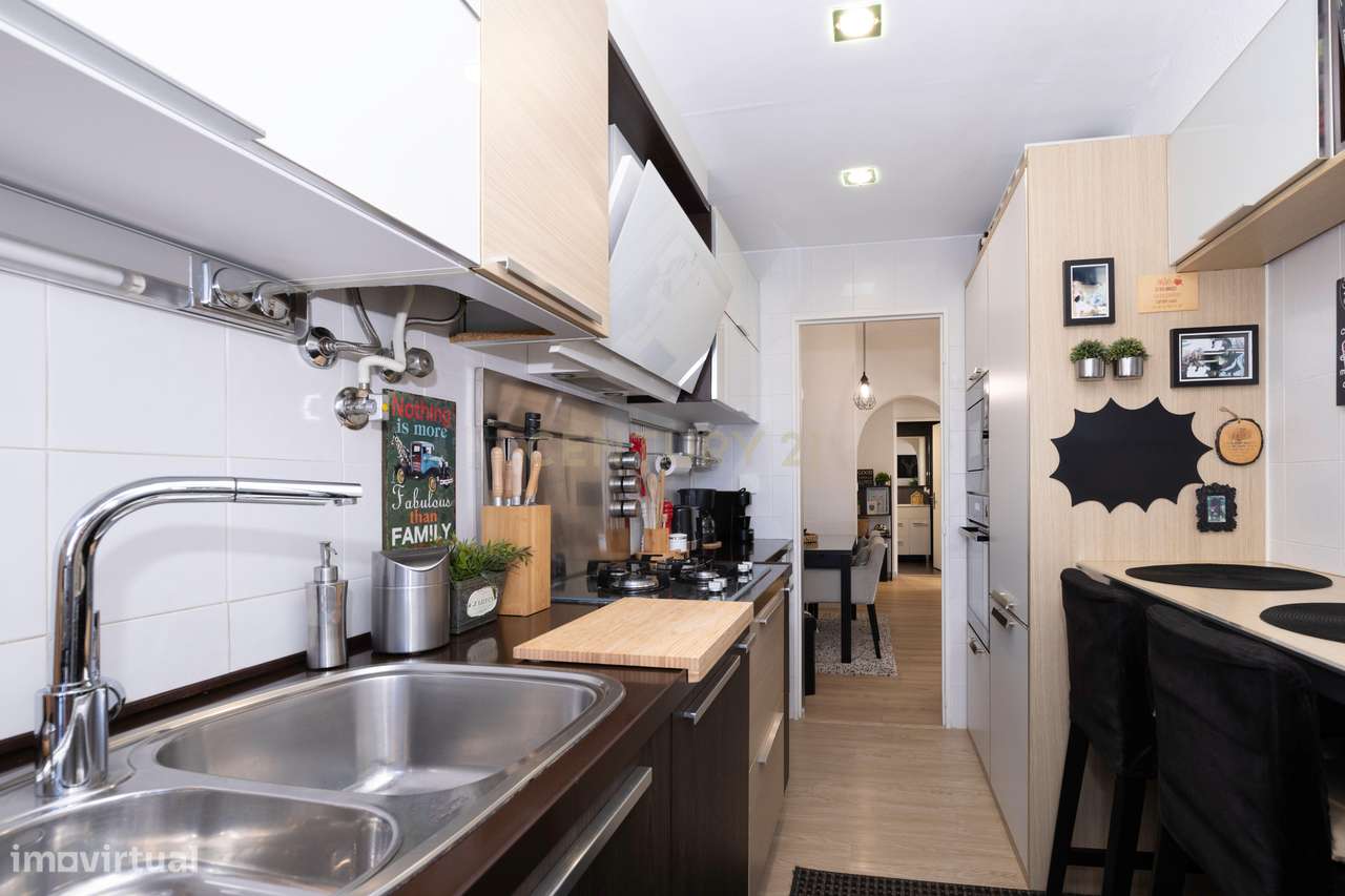 T2 totalmente remodelado em Queluz | Pronto a habitar | Elevador e var-17