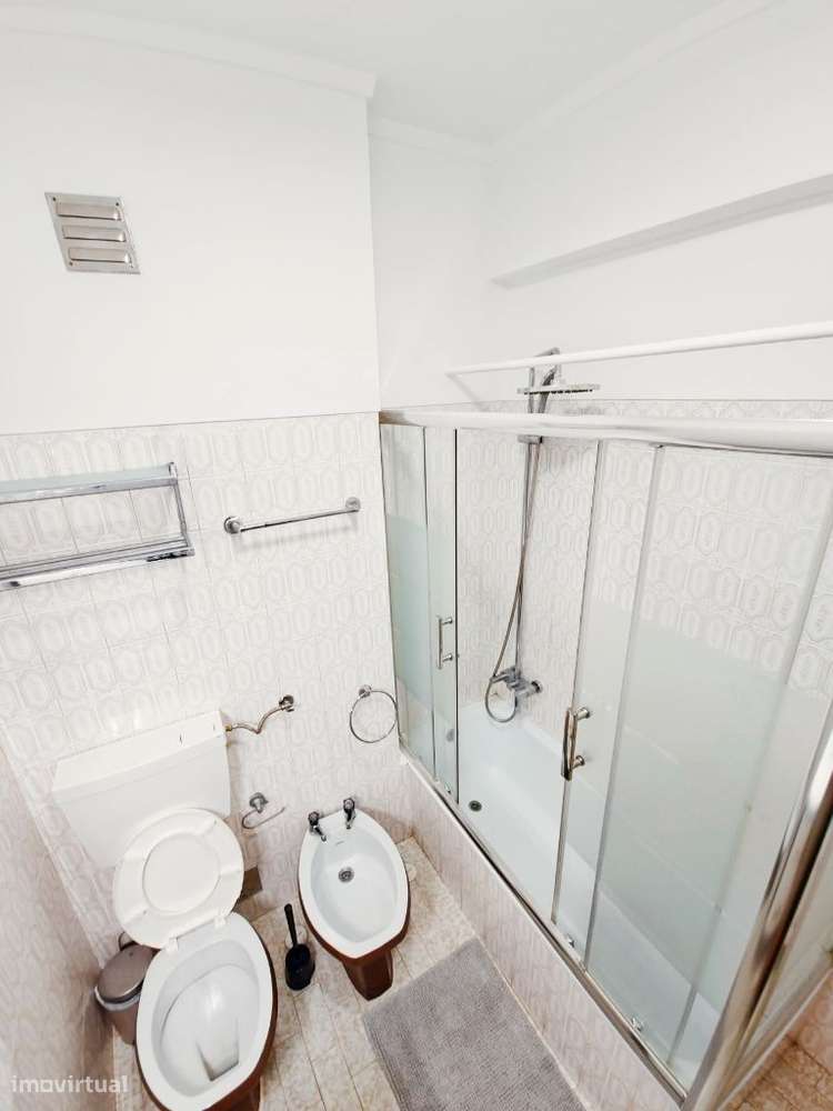 Cama em Quarto Partilhado Despesas Incluídas em Almada Imediato - Grande imagem: 5/9