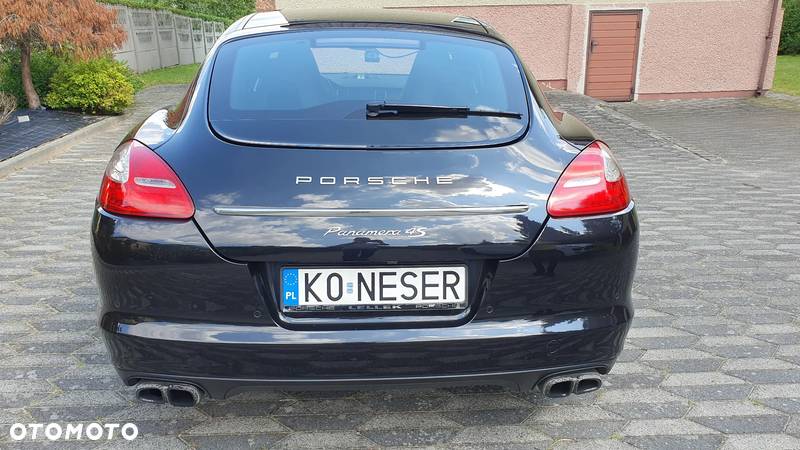 Porsche Panamera 4S - 4