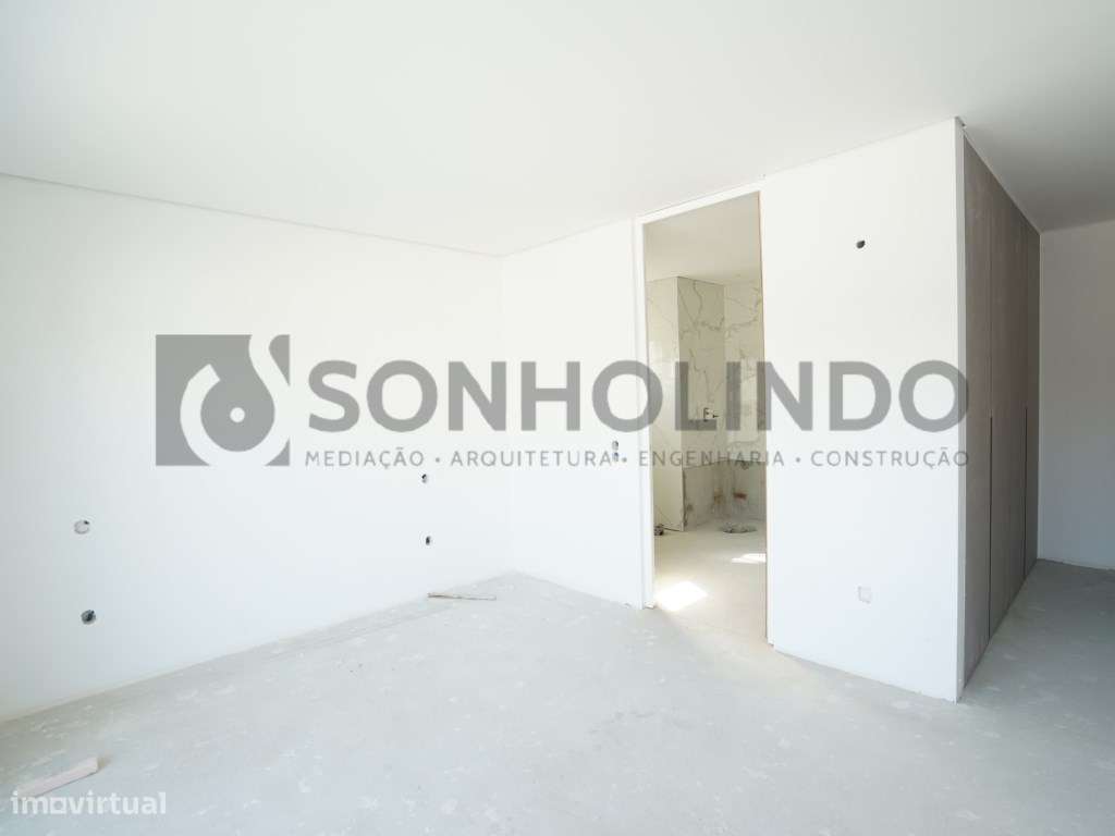 Moradia T3 Nova com escritório, no centro da cidade em fase final d...-11