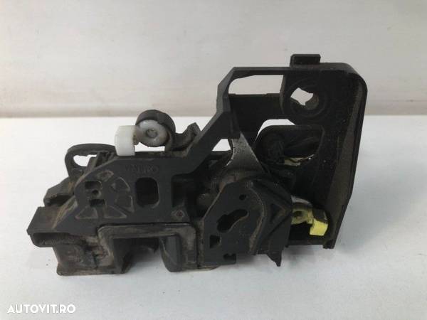 Broasca usa stanga fata Dacia Sandero 2 (2012-2017) 805038956r6 - 2