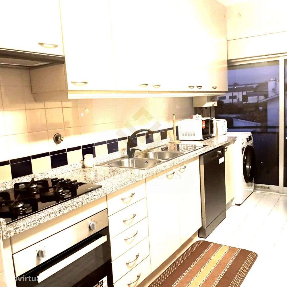 Apartamento T2 com varandas em Santa Maria de Lamas-3