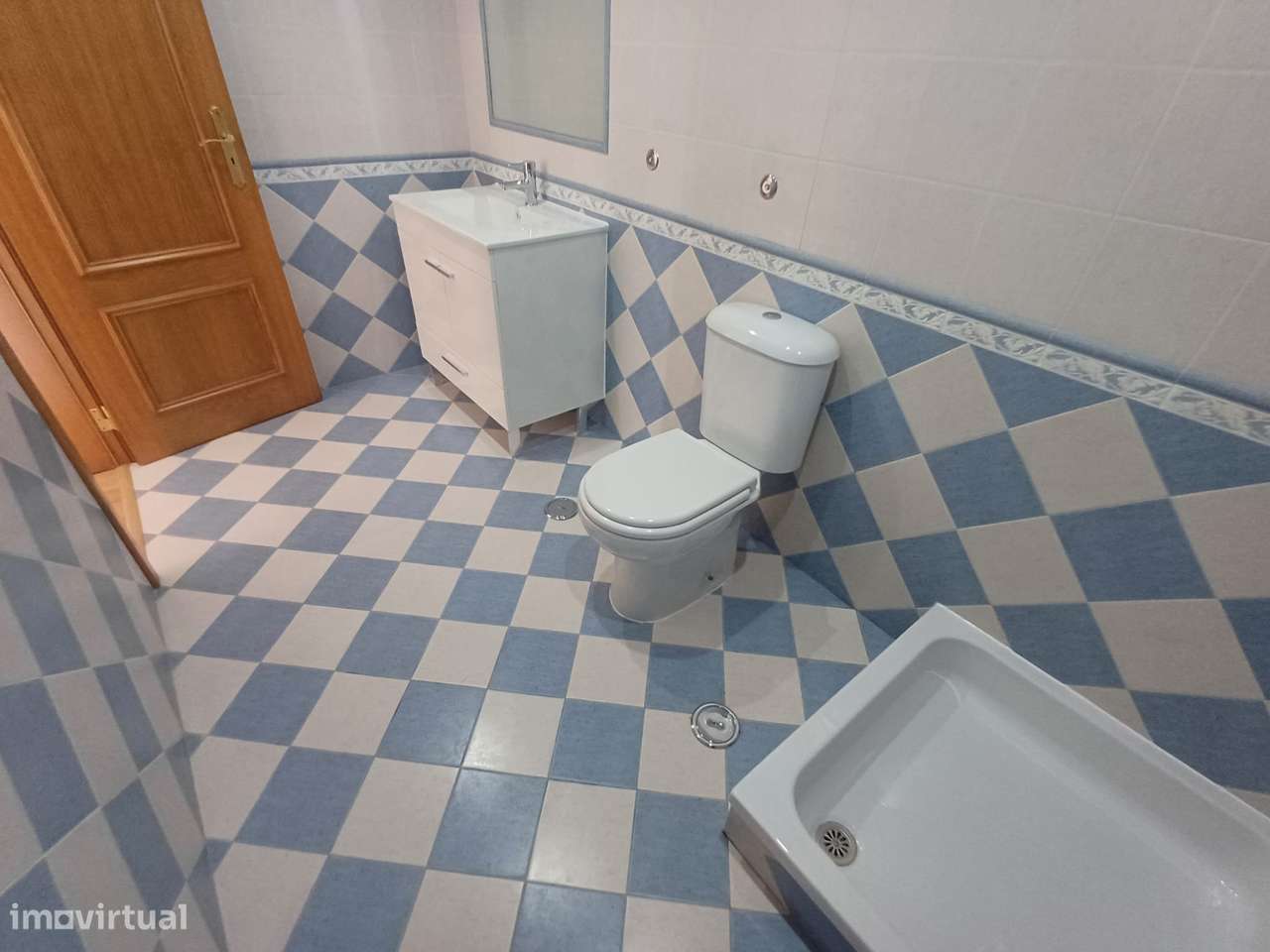 Excelente Moradia T4 garagem jardim Sampaio Sesimbra-24