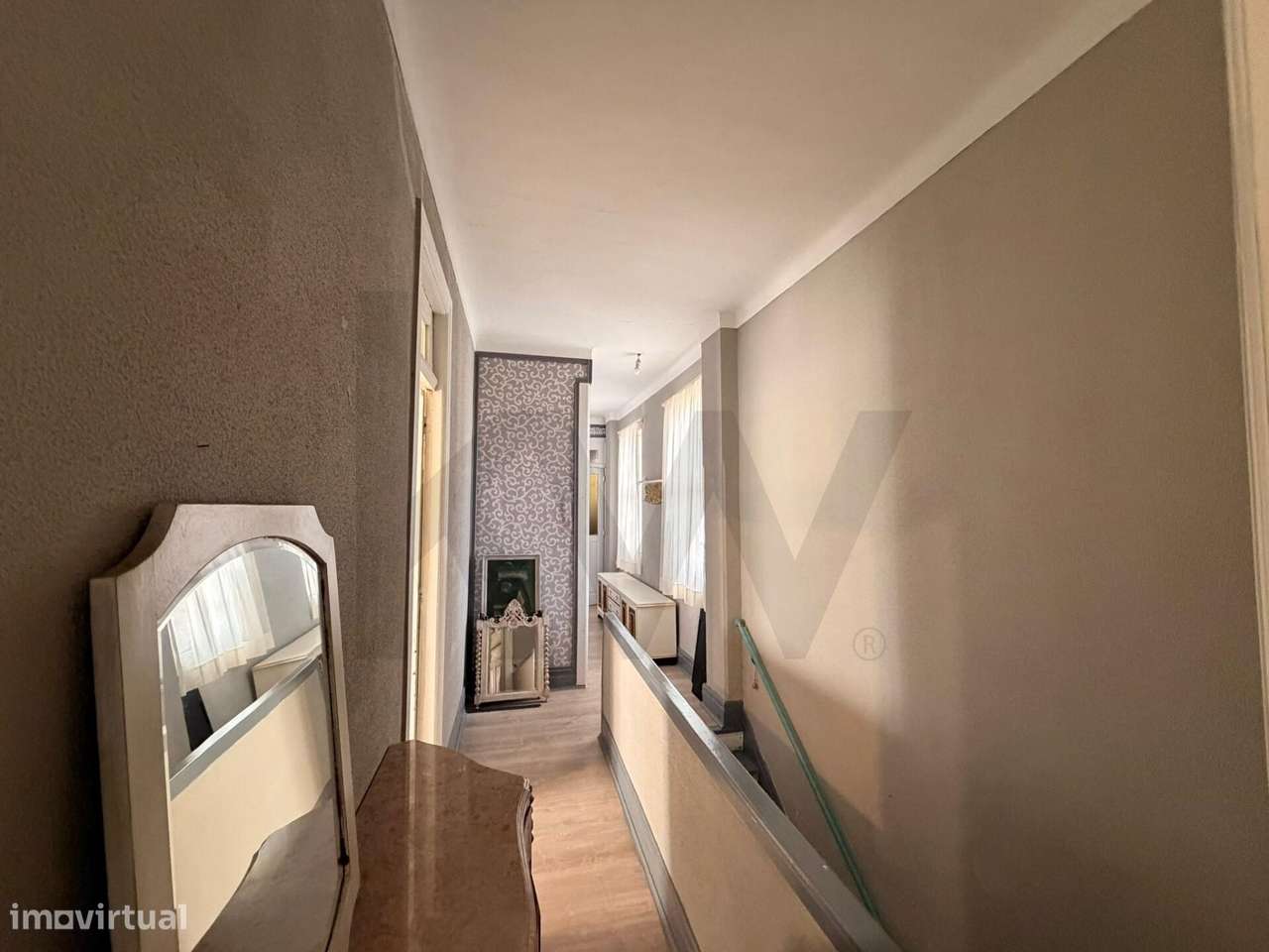 ANDAR MORADIA T2 COM CHARME PARA RENOVAR !-7