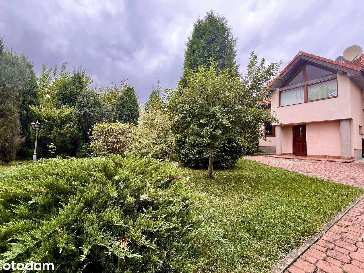 Spała-dom z własnym stawem położony w otoczeniu zieleni i ciszy. Bez %-18