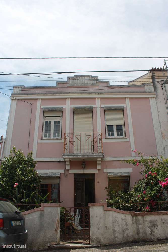 excelente moradia de traça antiga nos Olivais-1