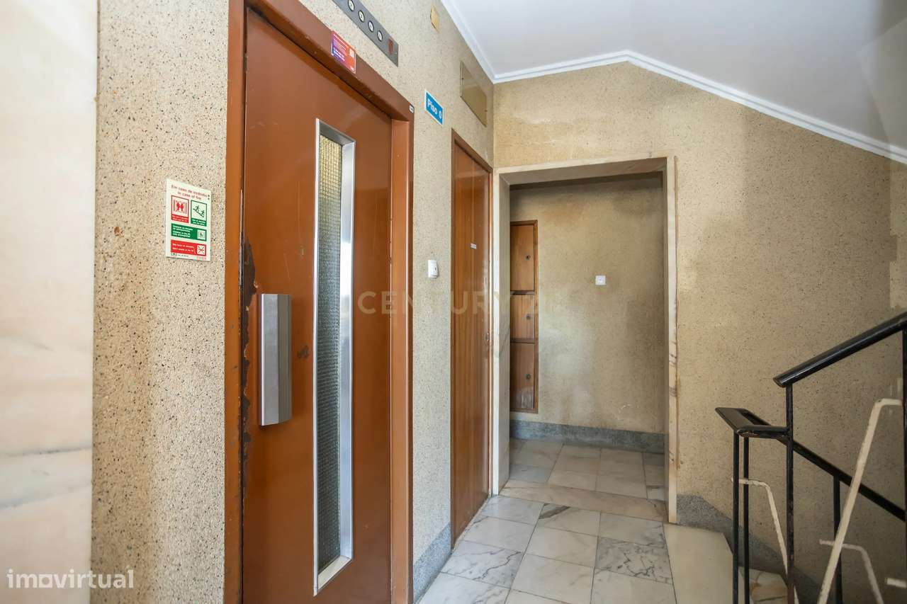 Apartamento T3 em Almada com Excelente Localização-5