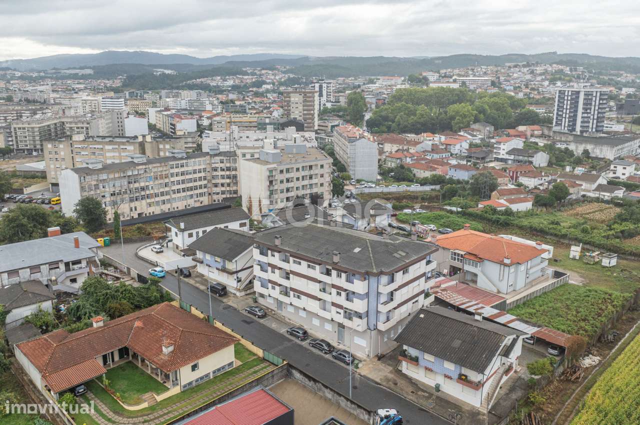 Apartamento T1 totalmente renovado, com varanda e lugar de garagem-20