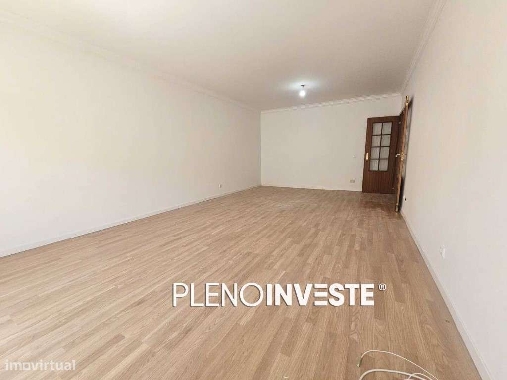 T3 de excelentes áreas com parqueamento no Barreiro-3