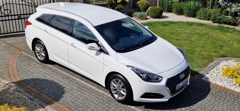 Hyundai i40 Kombi blue 1.6 CRDi DCT Space 2019