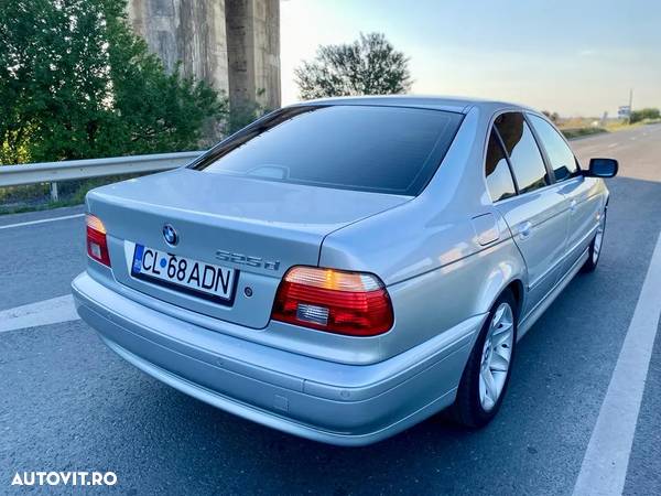 BMW Seria 5 525dA - 7