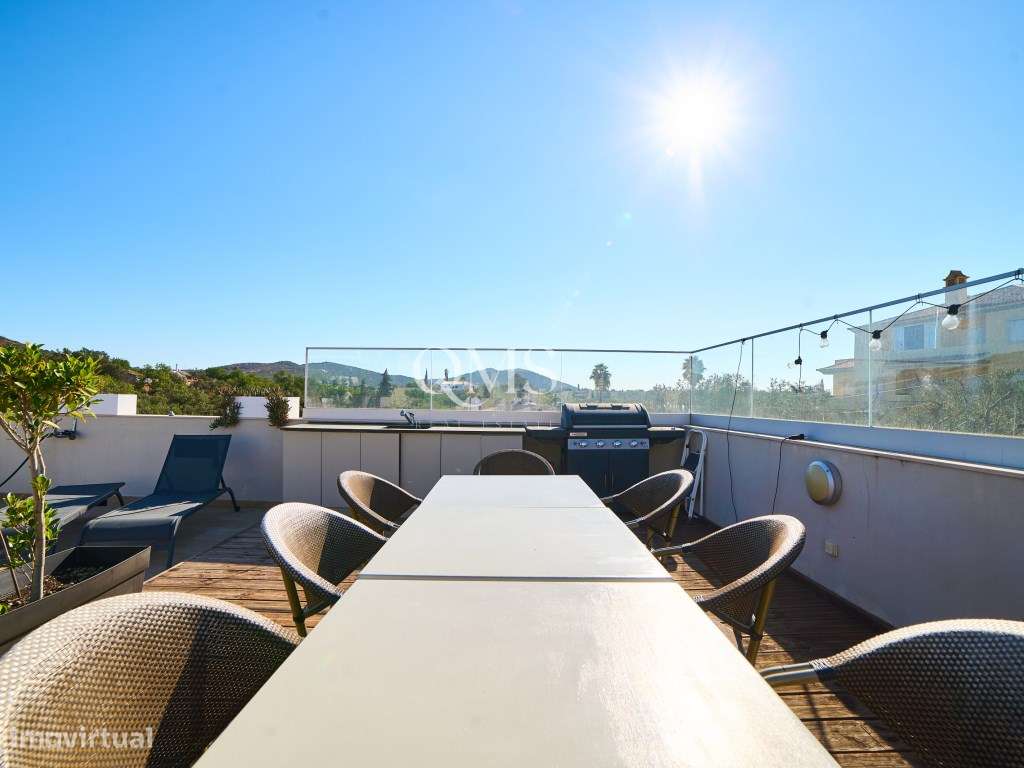 Duplex contemporâneo de três níveis em Santa Bárbara de Nexe, Algarve-36