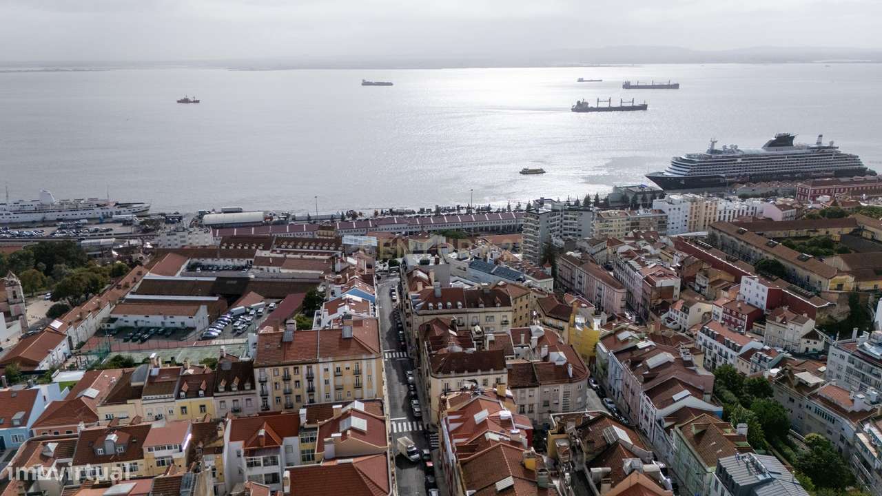 Apartamento T3, em São Vicente, com Pé Direito Alto e Tetos Trabalhado-23