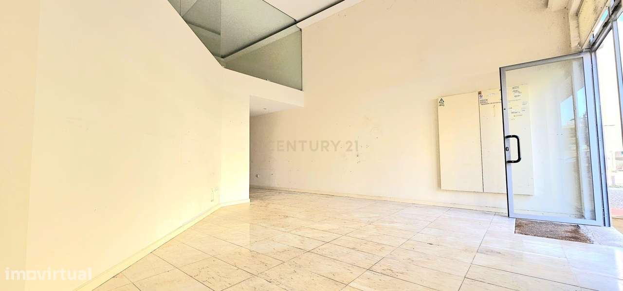 Loja em primeira linha para transformar em T2 - Grande imagem: 2/21