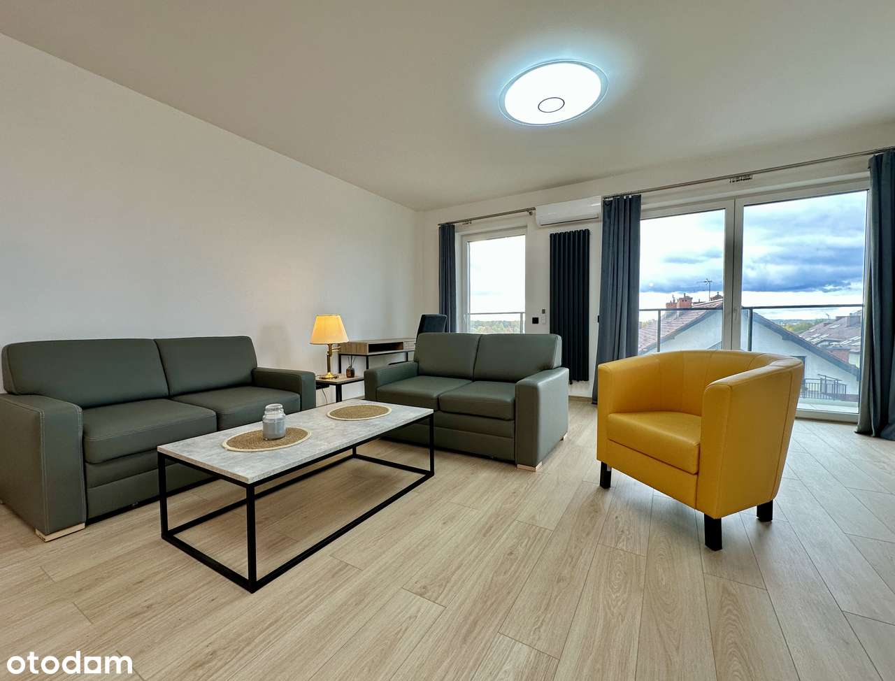 Przestronne, wyposażone, z dużym tarasem, garażem i komórką - Pełny obrazek: 2/17