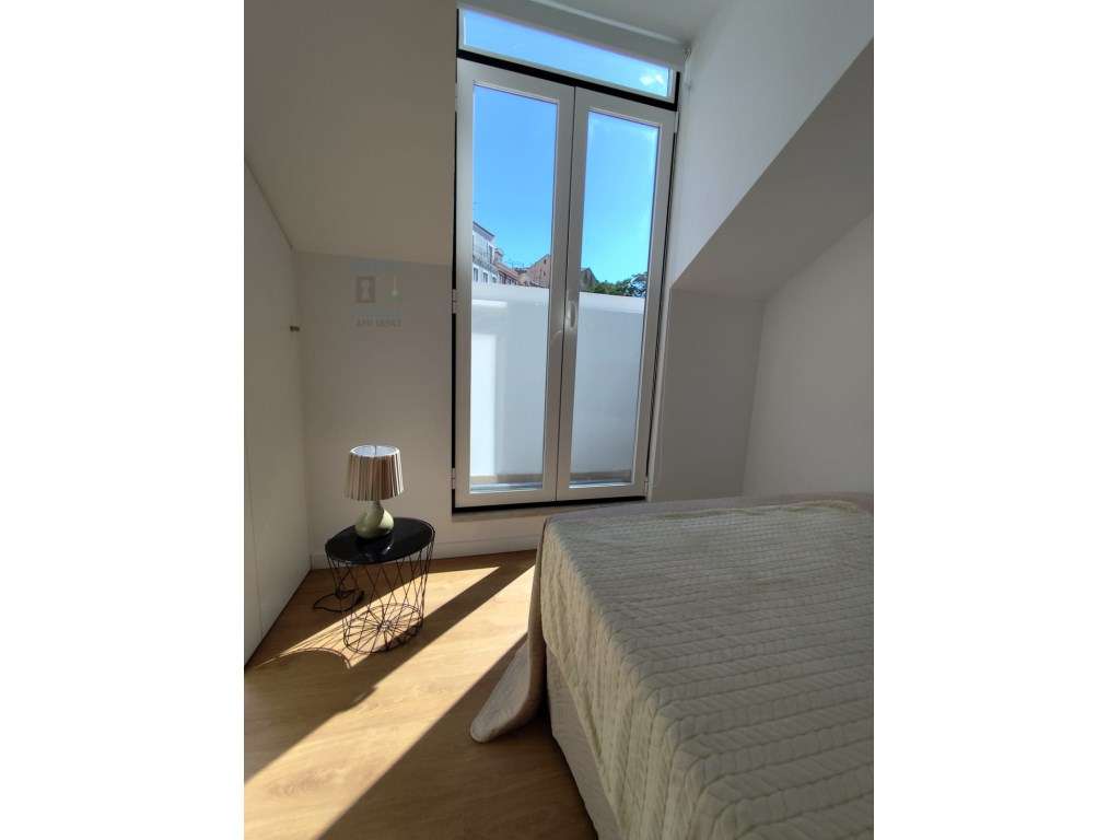 T2 Mobilado com varanda Vista Rio na Graça Pronto a Habitar-7