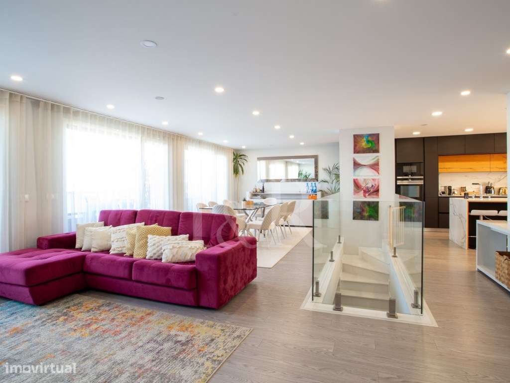 Apartamento T4 duplex com terraço e garagem no Montijo-5