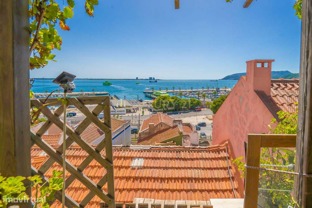 Apartamento com charme em Setúbal com uma vista soberba para o rio e t-36