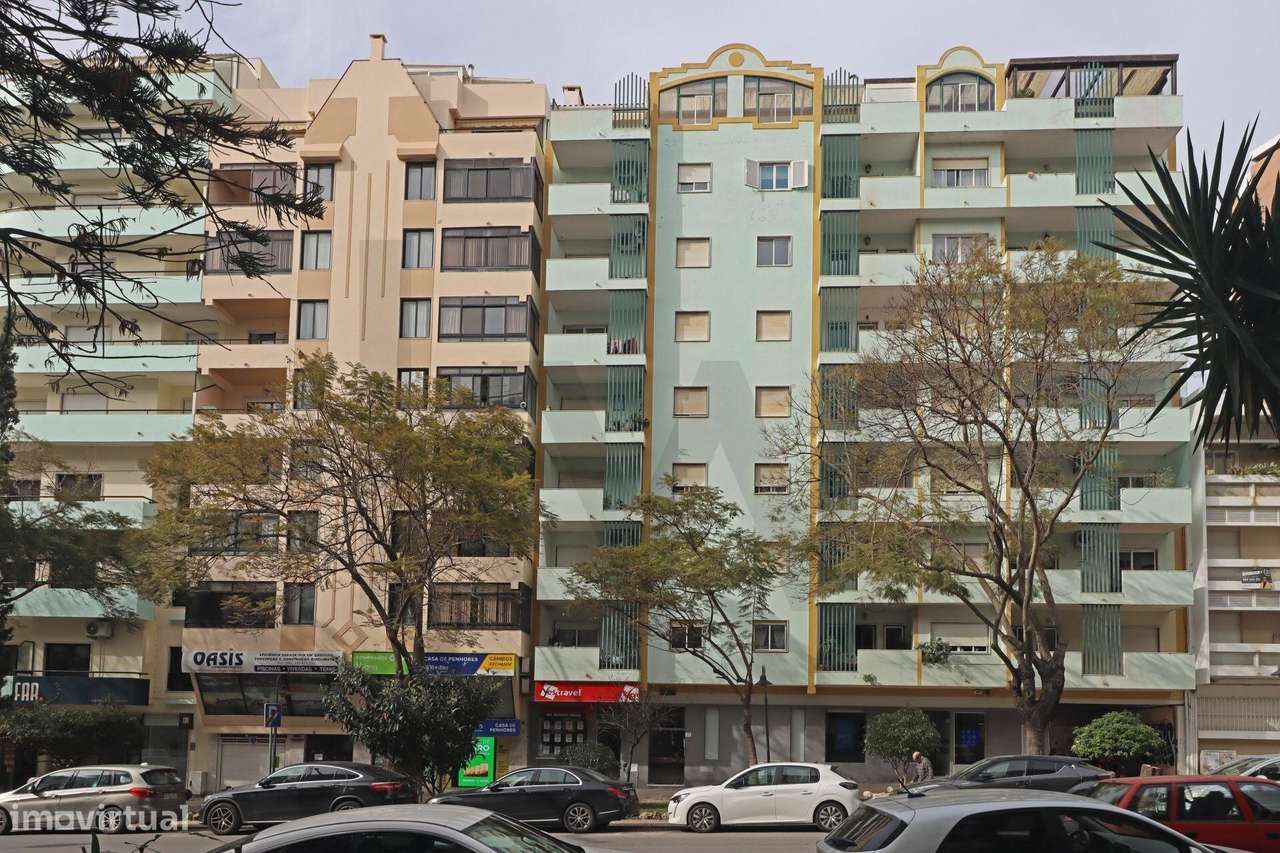 Apartamento T2 exclusivo no último piso do Edifício Royal com terraço-46