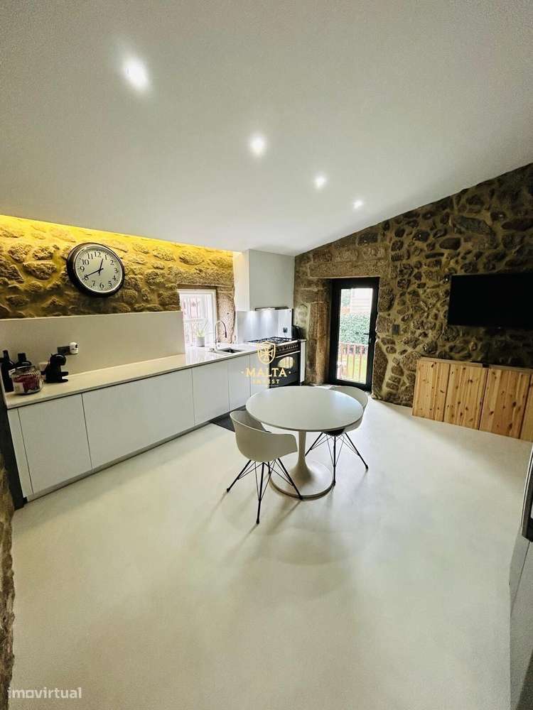 MORADIA EM PEDRA T2 – Charme Antigo com Conforto Moderno-14