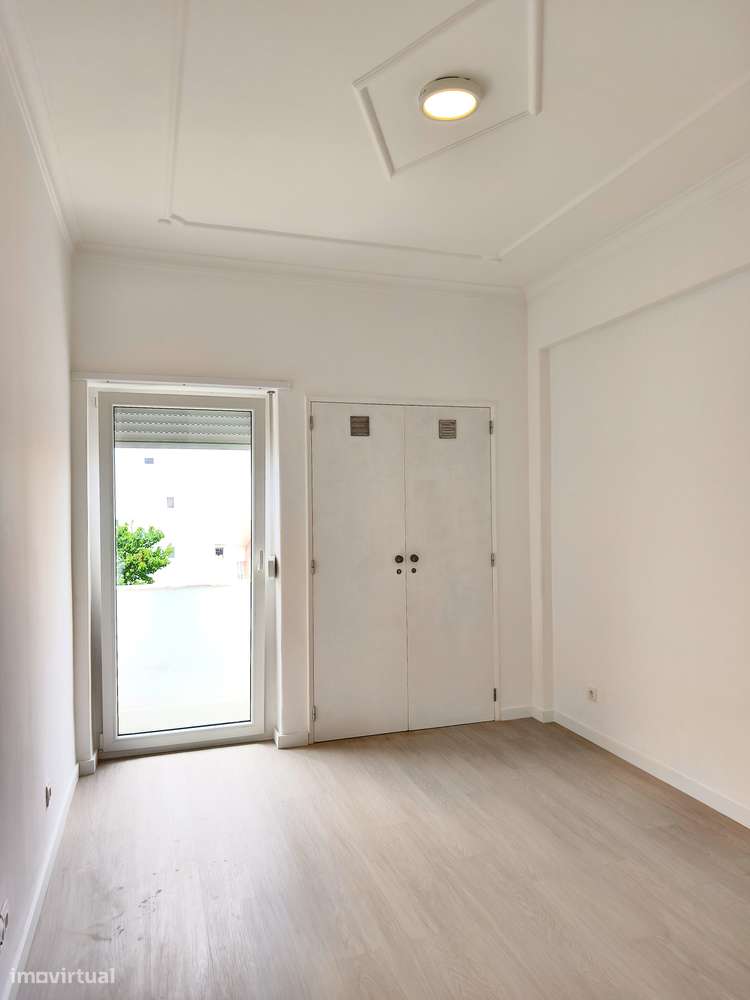 T2 Centro Queijas, Totalmente Remodelado, Junto aos CTT e P. Doce-16
