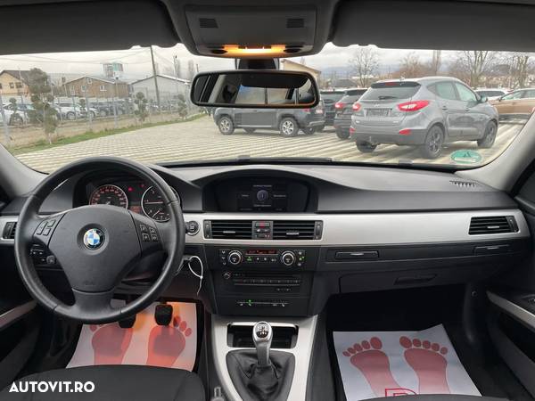 BMW Seria 3 320d Touring - 9