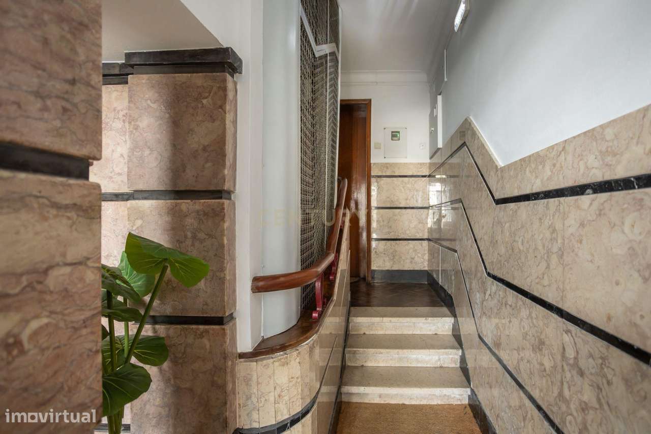 Apartamento T2 para remodelação nas Picoas -Lisboa-10