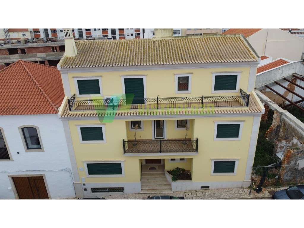 Moradia T5 com piscina no Centro de Lagoa - Algarve + Apartamento T3 - Grande imagem: 4/60