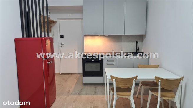 Piekna Kamienica, Wysokie 3,7 M, Balkon