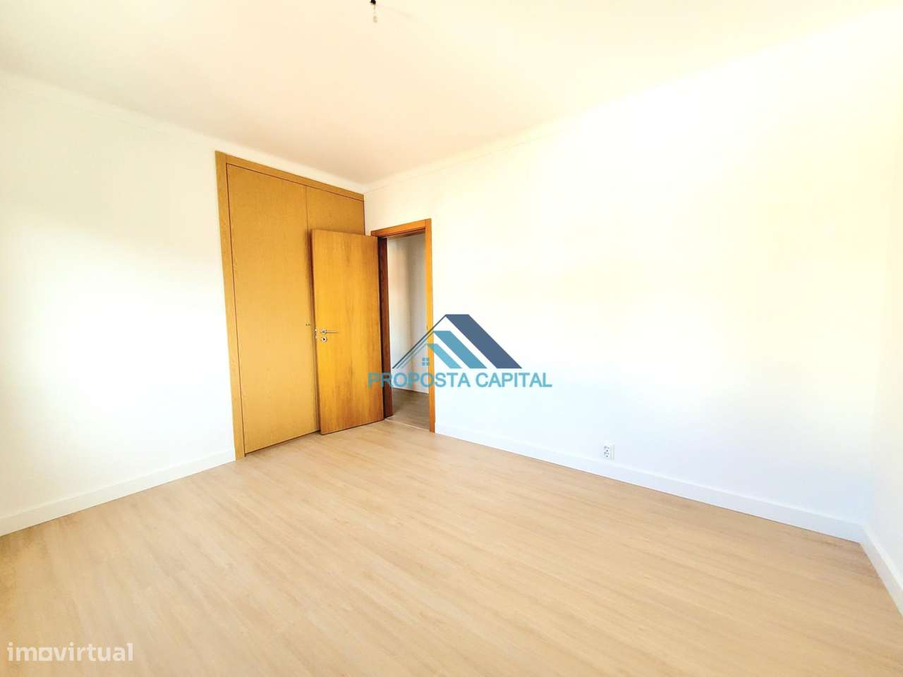 Apartamento T2 Totalmente Remodelado | Centro Sesimbra 200m da Praia-12