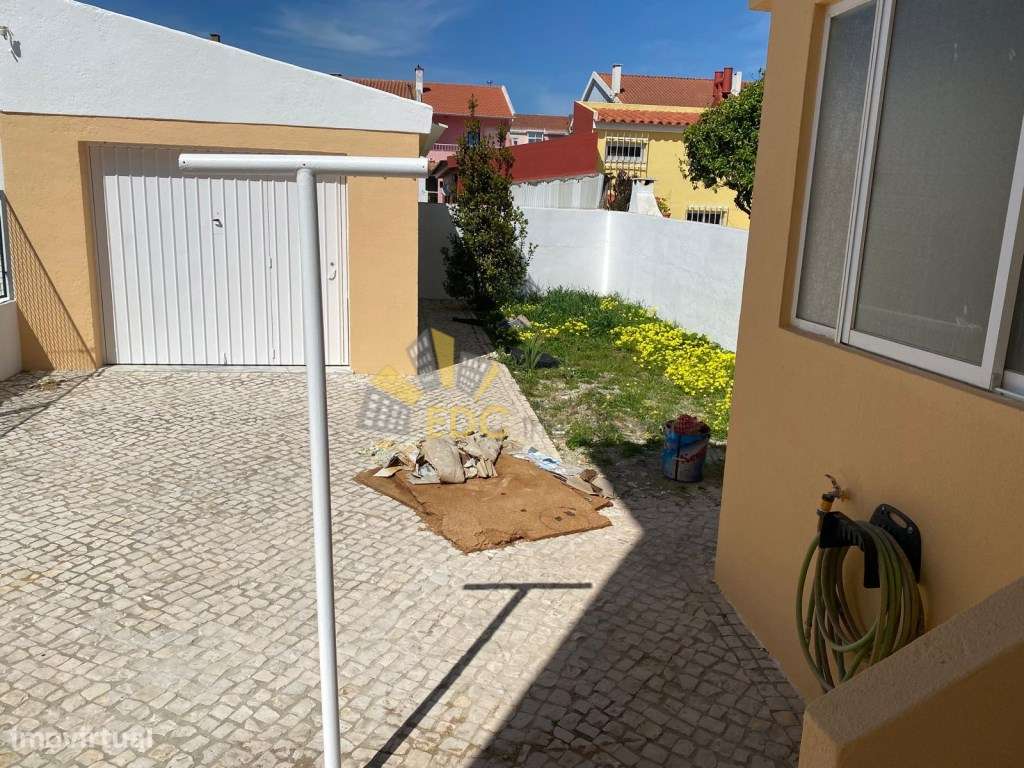 Moradia T3 - Remodelada com 2 frentes no centro de Mem Martins | Nã...-13