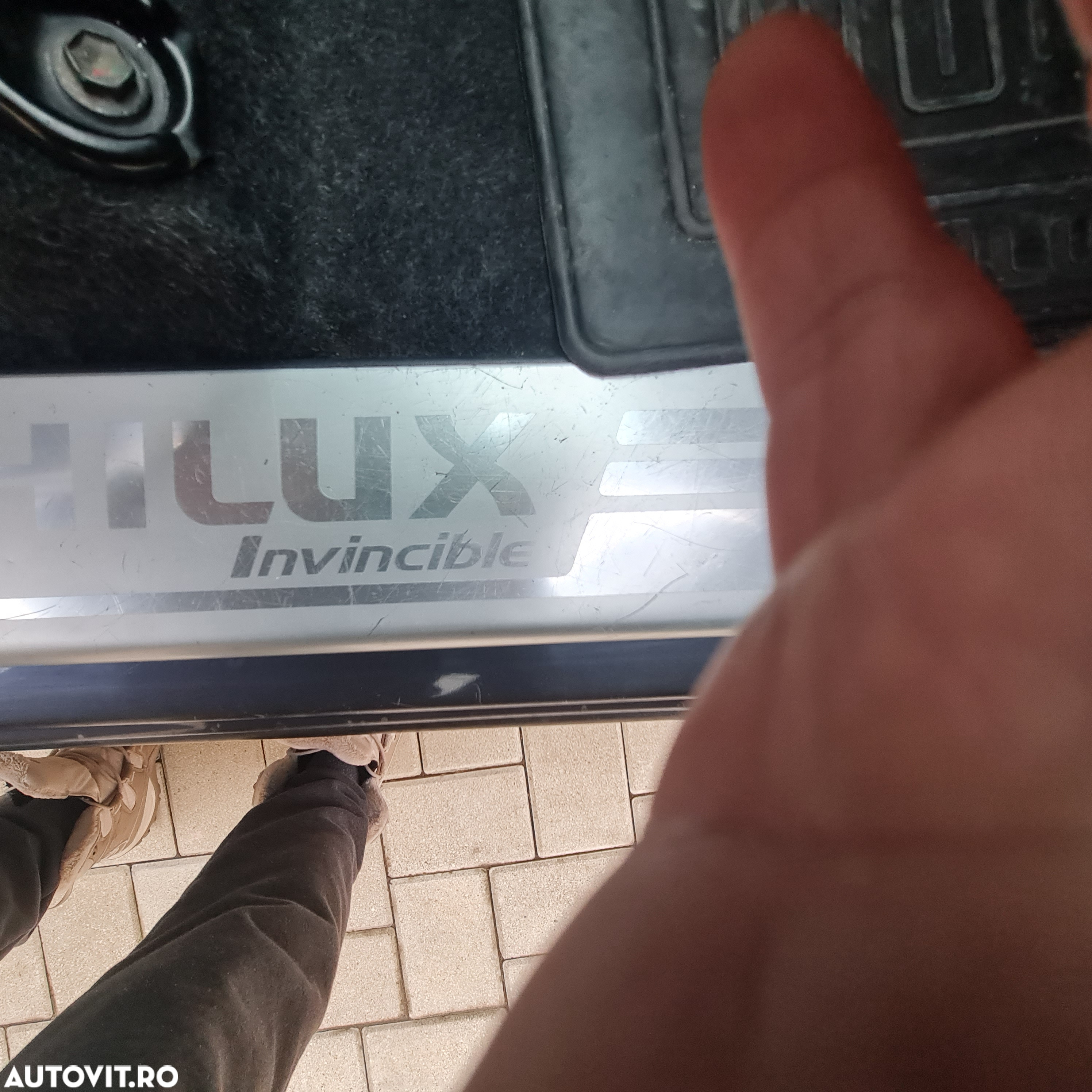 Toyota Hilux Invincible - 16