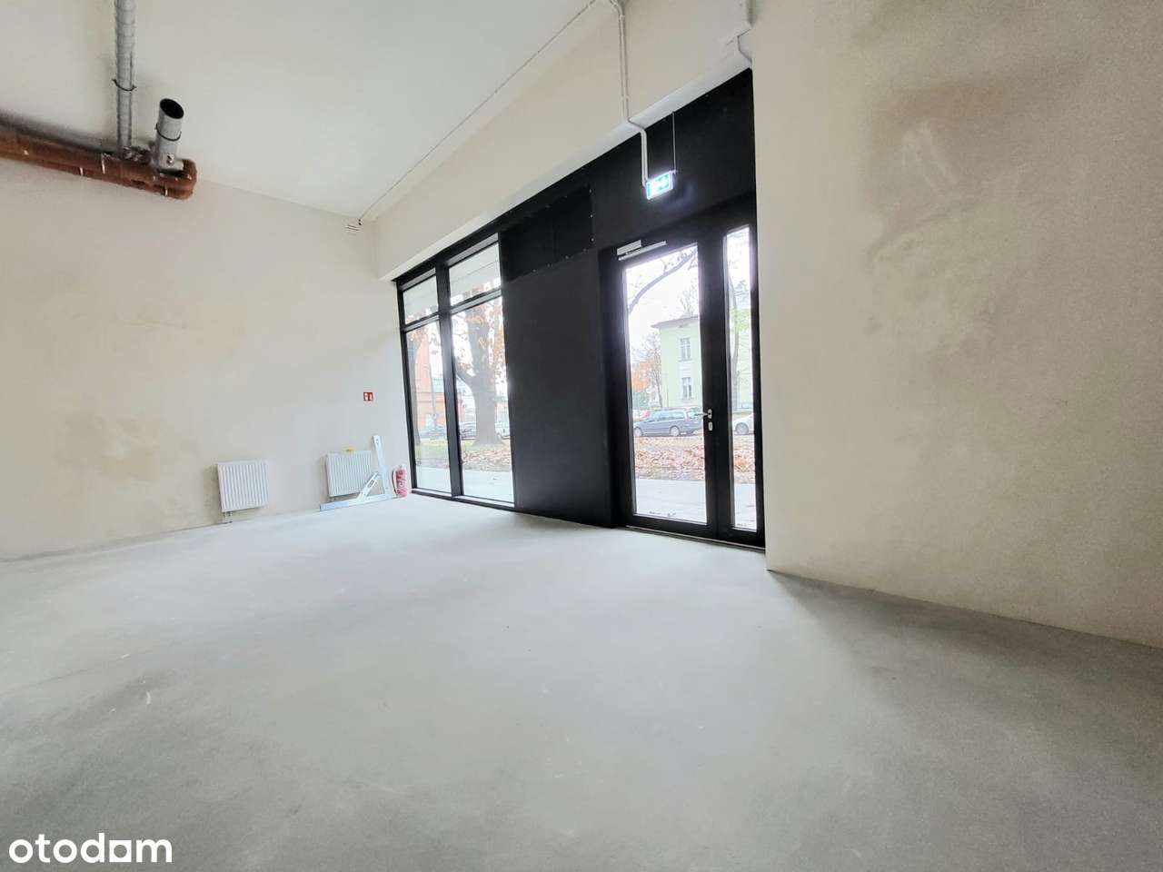 BEZPOŚREDNIO - SPRZEDAM nowy LOKAL USŁUGOWY - ul. Senatorska-4