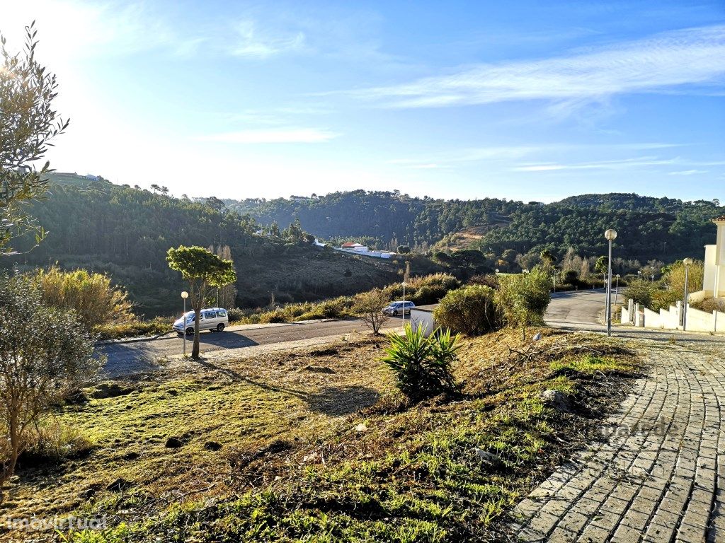 Terreno urbano com 570m2, em Santo Isidoro Ericeira