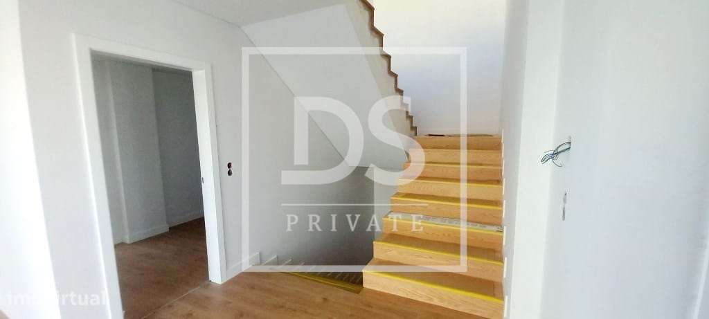 Moradia T4 de Arquitetura Moderna na Igreja Nova - Mafra com piscina e - Grande imagem: 3/60