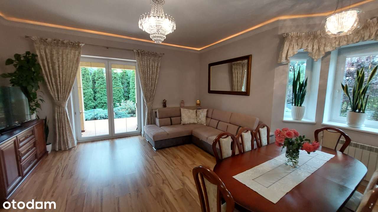 Dom wolnostojący w klasycznej, funkcjonalnej formie-9