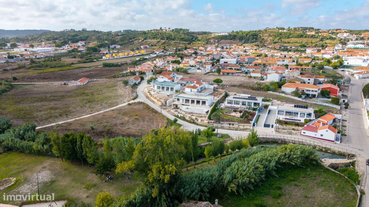 Moradia T4 com piscina em lote de 759m2 em Amoreira Óbidos-40