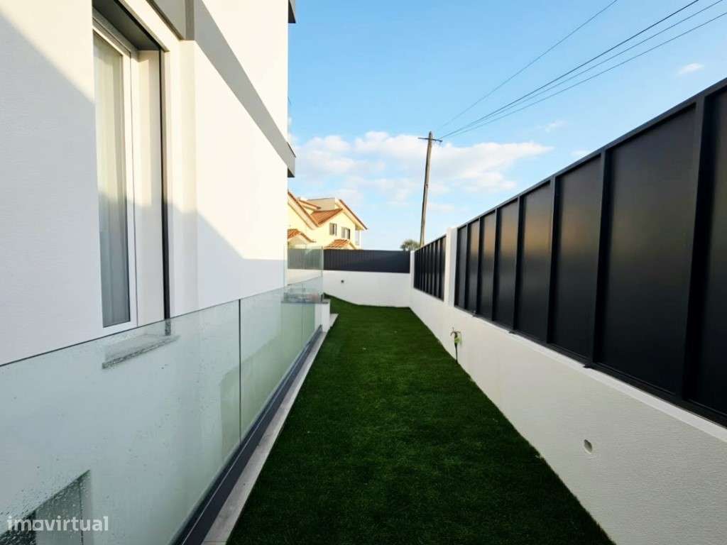 Moradia T2 +1, Contemporânea com Piscina Rua de Conímbriga, Zambuja...-41