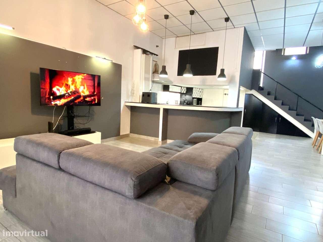 Moradia Geminada T3+3 no Coração da Cidade: Conforto e Sofisticação co - Grande imagem: 2/23