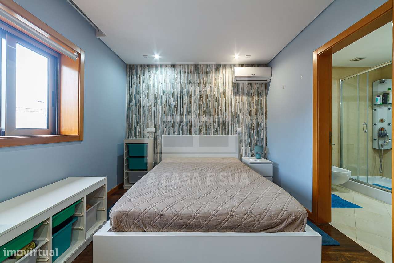 MORADIA T4+1 C/PISCINA EM COND FECHADO 3 FRENTES-24