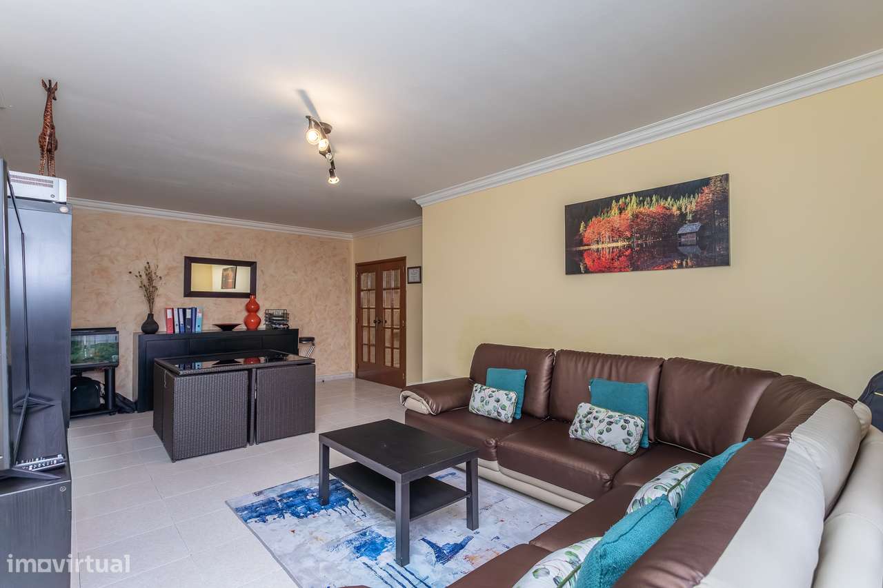 Excelente T2 na Tapada das Mercês - Grande imagem: 2/24