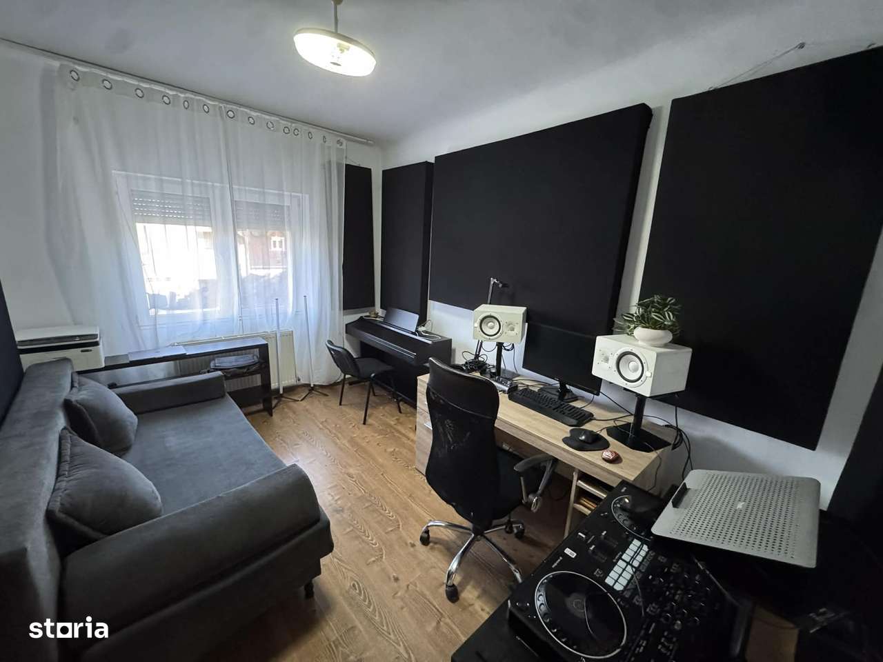 Apartament in asociatie + garaj si beci , etaj 1 , zona Piata Mica-1